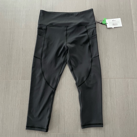 Zyia NWT black pocket light n tight hi rise. Capri - Picture 1 of 3